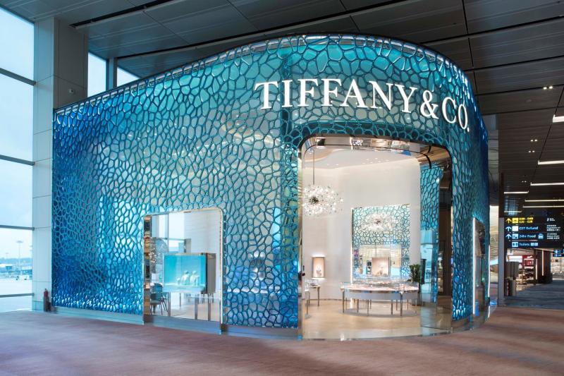 В аэропорту Чанги (Сингапур) открылся новый магазин Tiffany & Co. С экологичным фасадом, спроектированным MVRDV
