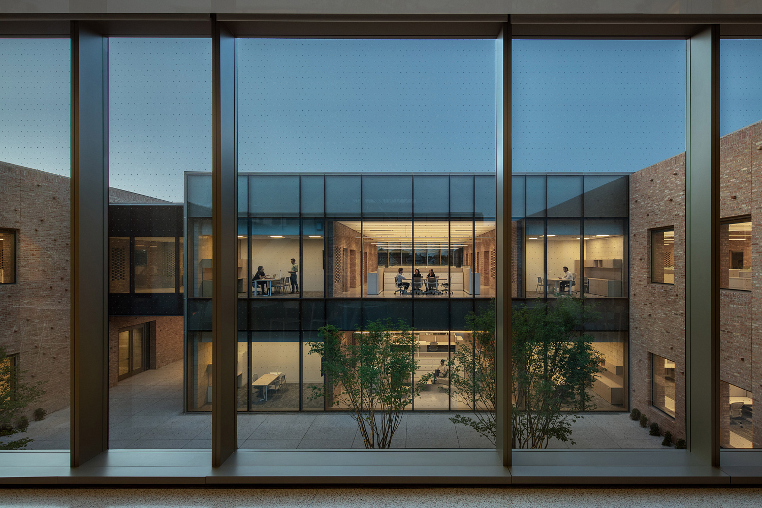 John Ronan Architects спроектировали круглое кирпичное здание для штаб-квартиры Chicago Park District