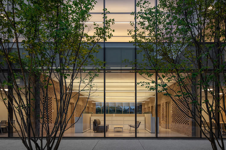 John Ronan Architects спроектировали круглое кирпичное здание для штаб-квартиры Chicago Park District