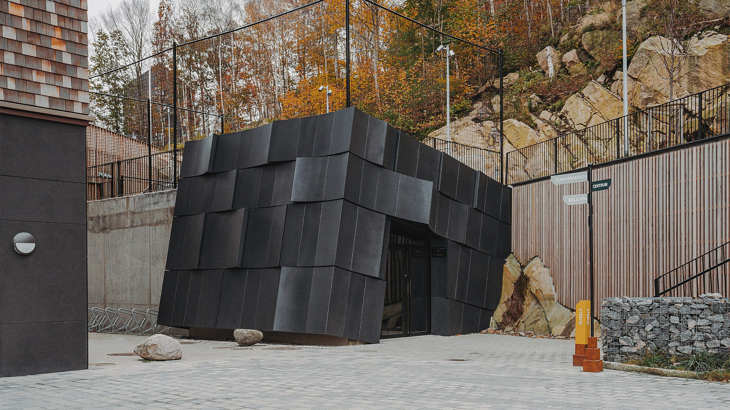 Архитектурное бюро Erdegard Arkitekter создало вход в пещеру в Гётеборге