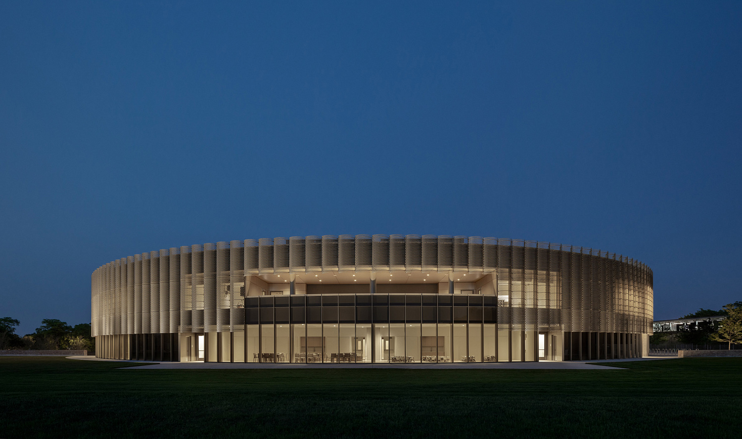 John Ronan Architects спроектировали круглое кирпичное здание для штаб-квартиры Chicago Park District