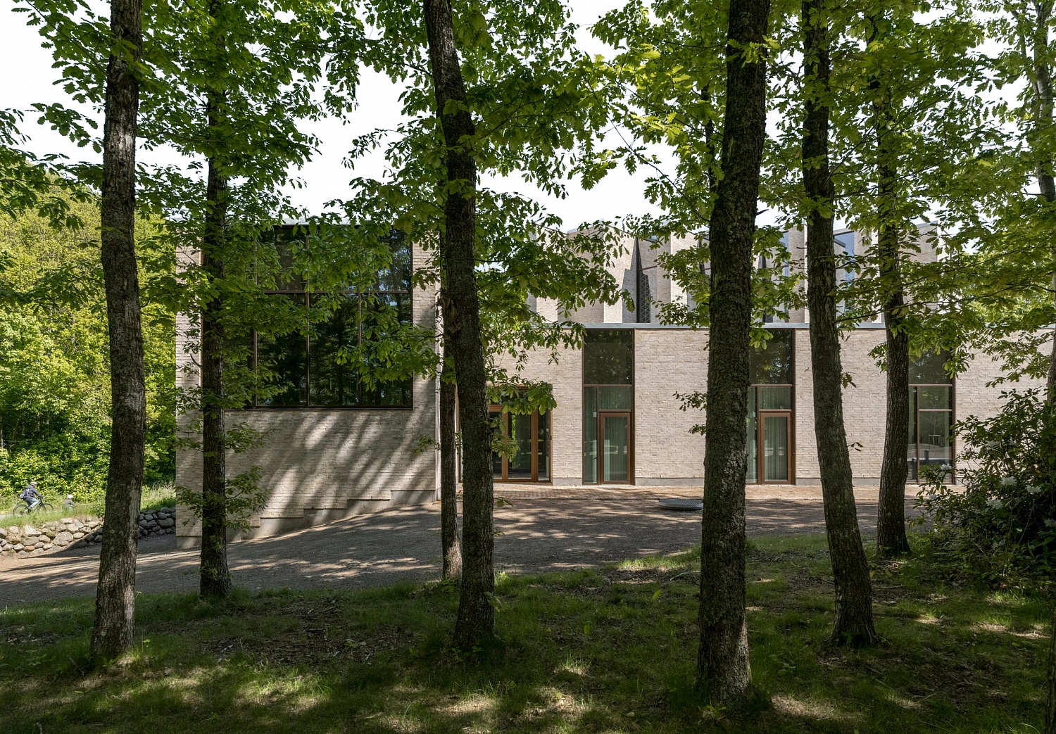 Henning Larsen создал современную датскую церковь — пространство для духовности и общения