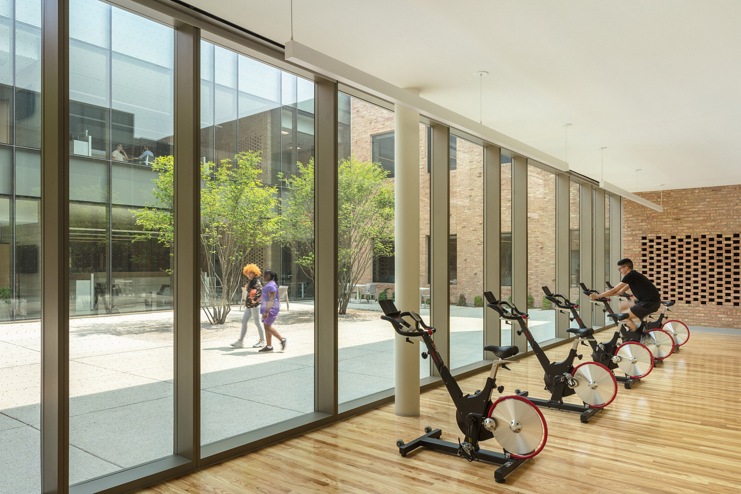 John Ronan Architects спроектировали круглое кирпичное здание для штаб-квартиры Chicago Park District